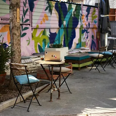 بيت شباب Good People Design بلغراد