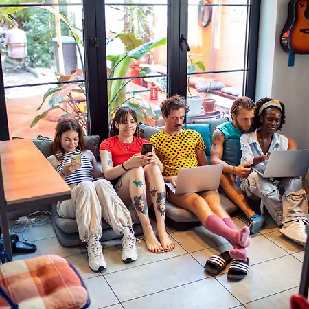 بيت شباب Good People Design *