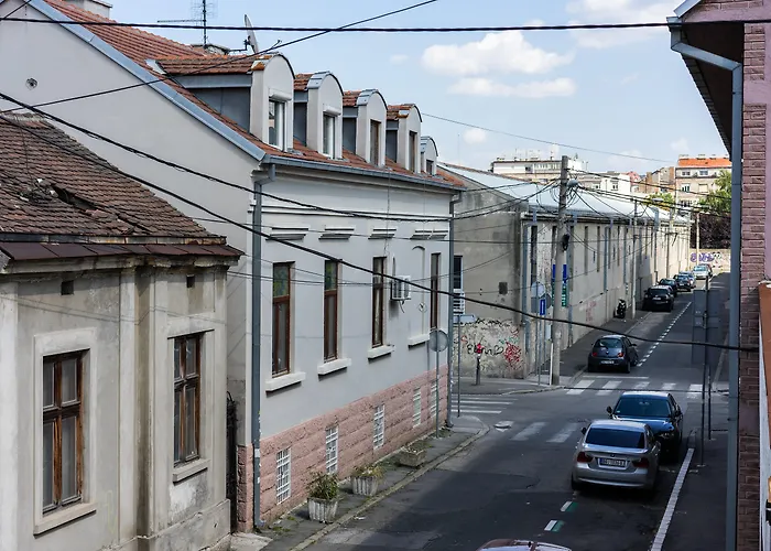 Good People Design 旅馆 *